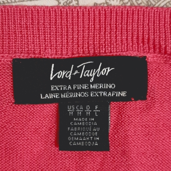 LORD & TAYLOR 100% Extra Fine Merino Wool Classic V-Neck Sweater Med - Picture 5 of 6
